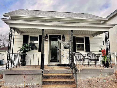 169 E Pine St, Dunmore, PA, 18512-2727 | Card Image