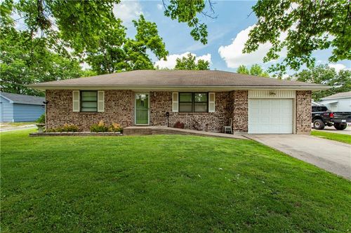 203 W Phillips St, Odessa, MO, 64076-1472 | Card Image