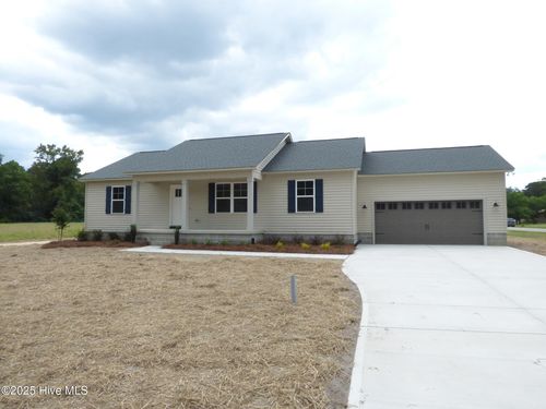 127 E Second St, Teachey, NC, 28464-9561 | Card Image