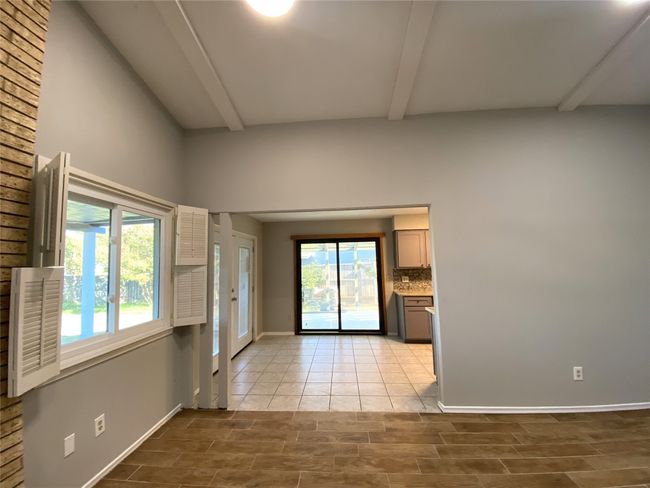 Family room view to eating area. | Image 6