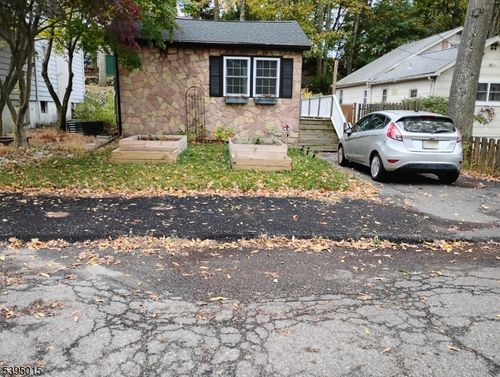 38 Geneva Trl, Hopatcong, NJ, 07843-1143 | Card Image