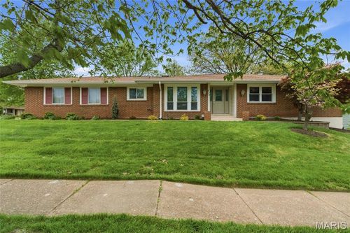 820 Posthorn Dr, Manchester, MO, 63021-7551 | Card Image