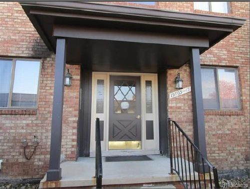 70-19713 E 8 Mile Rd, Saint Clair Shores, MI, 48080-3306 | Card Image