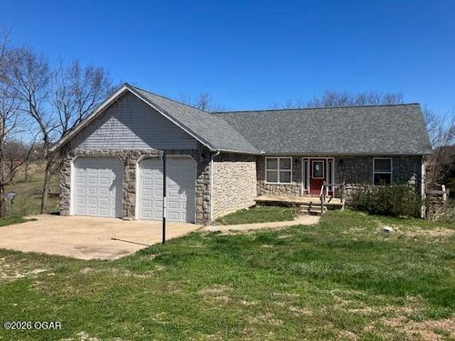 8404 Gateway Dr, Neosho, MO, 64850-8126 | Card Image