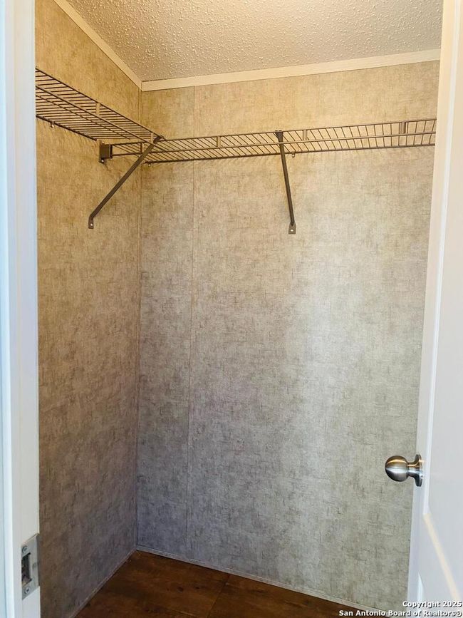698 Forest Creek Rd, House other with 3 bedrooms, 2 bathrooms and null parking in Devine TX | Image 18