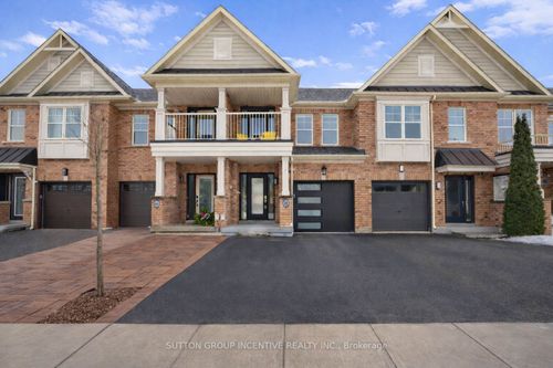 42 Southeast Pass, Stouffville, ON, L4A0Y3 | Card Image