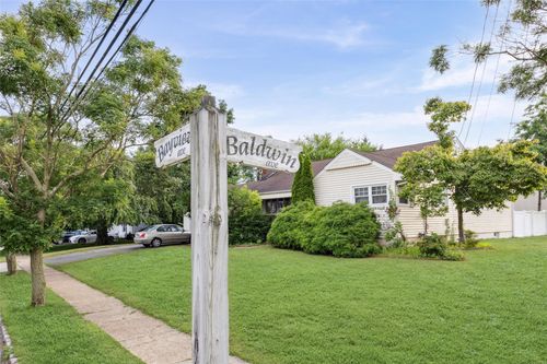 81 Bayview Ave, Oyster Bay, NY, 11771-1516 | Card Image