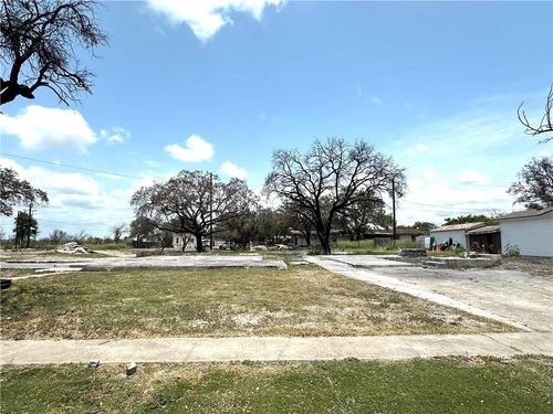 821 Hamilton St, Sinton, TX, 78387-2716 | Card Image