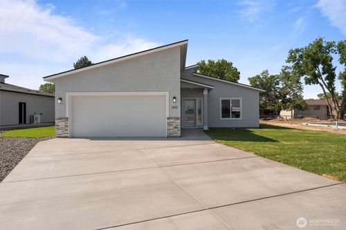 515 S Dorsing St, Moses Lake, WA, 98837-4064 | Card Image