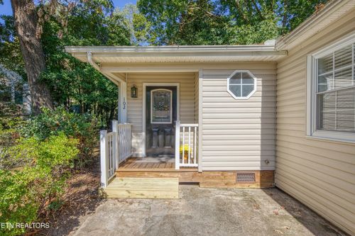 102 Decatur Rd, Oak Ridge, TN, 37830-4045 | Card Image