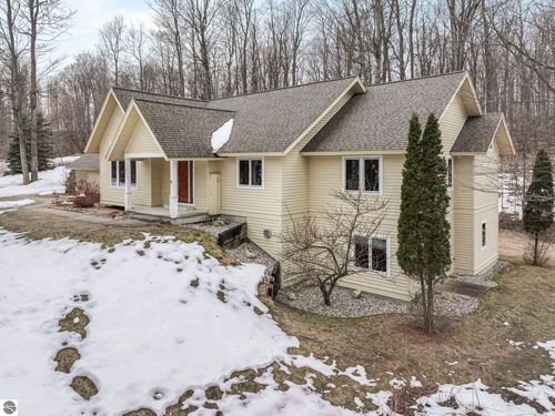 21-9871 E Woodcrest Ct, Suttons Bay, MI, 49682-9151 | Card Image