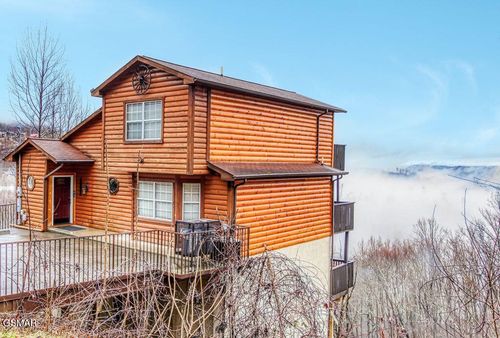 943 Crooked Ridge Rd, Gatlinburg, TN, 37738-4470 | Card Image