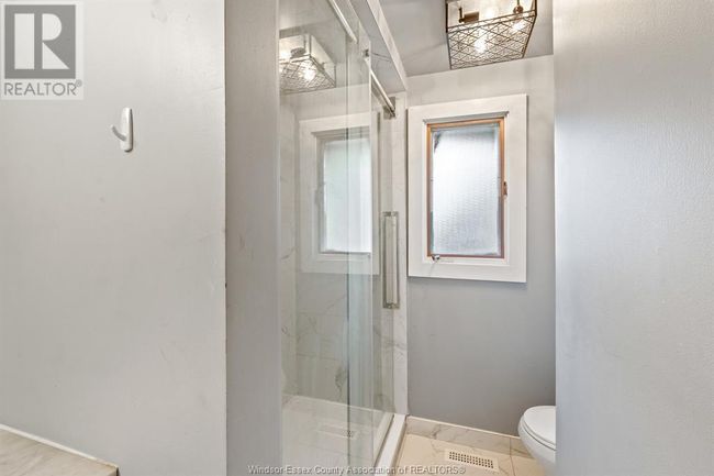 1361 Isabelle Pl, Home with 5 bedrooms, 2 bathrooms and null parking in Windsor ON | Image 24