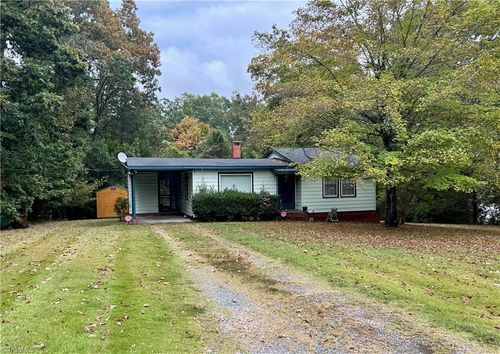 2400 Eastover Pl, High Point, NC, 27265-1909 | Card Image