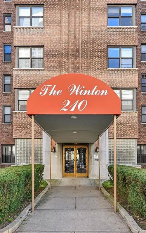 4m-210 Martine Avenue, White Plains, NY, 10601 | Card Image