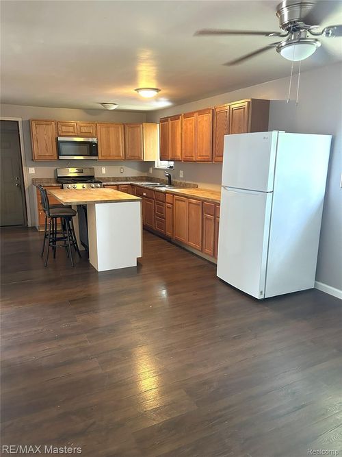 30431 Cherry Ave, Romulus, MI, 48174-3170 | Card Image