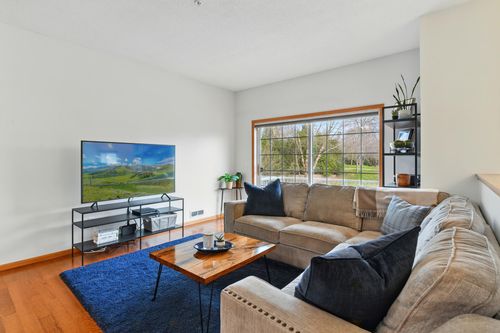 324 Willoughby Way W, Minnetonka, MN, 55305-5346 | Card Image