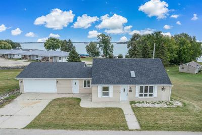 4 - W10723 Blackhawk Trail, Condo with 4 bedrooms, 2 bathrooms and null parking in Fox Lake WI | Image 2