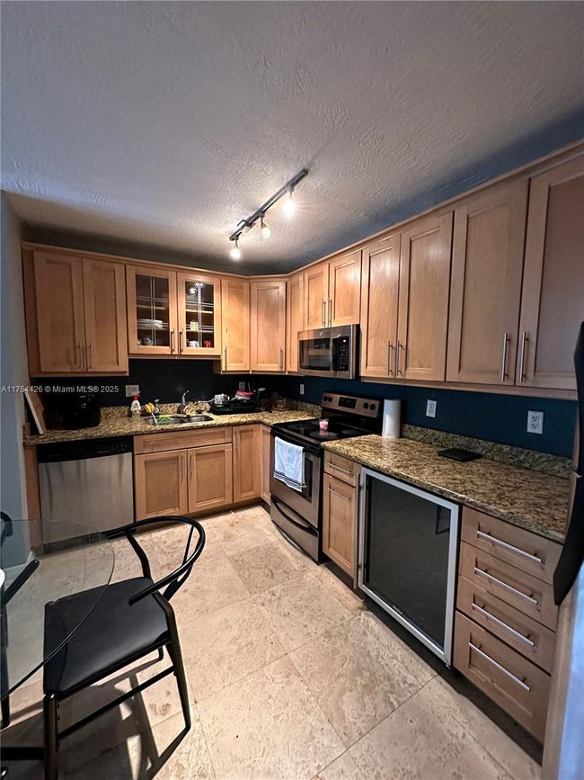 APT-1 - 530 Ne 15 Th Ct, Condo with 2 bedrooms, 1 bathrooms and null parking in Fort Lauderdale FL | Image 6
