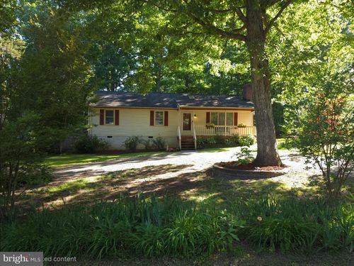 733 Canterbury Dr, Ruther Glen, VA, 22546-1048 | Card Image