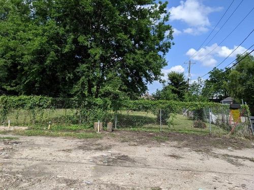 2002 Jensen Dr, Houston, TX, 77026-6915 | Card Image
