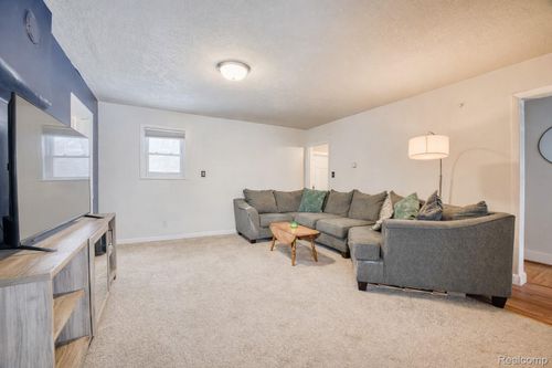 49675 S Interstate 94 Service Dr, Van Buren Twp, MI, 48111-2251 | Card Image