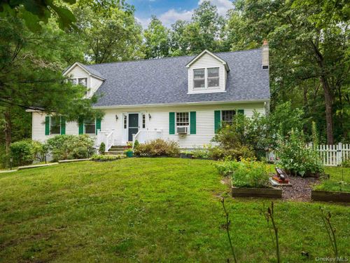 77 W Long Meadow Dr, Staatsburg, NY, 12580-6120 | Card Image