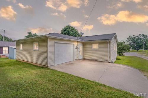 404 N 4th St, Kampsville, IL, 62053-4407 | Card Image