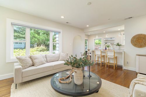 210 San Francisco Boulevard, San Anselmo, CA, 94960 | Card Image