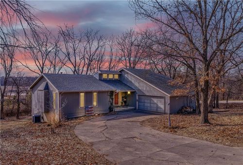 1028 Walnut Ln, Warrensburg, MO, 64093-9504 | Card Image