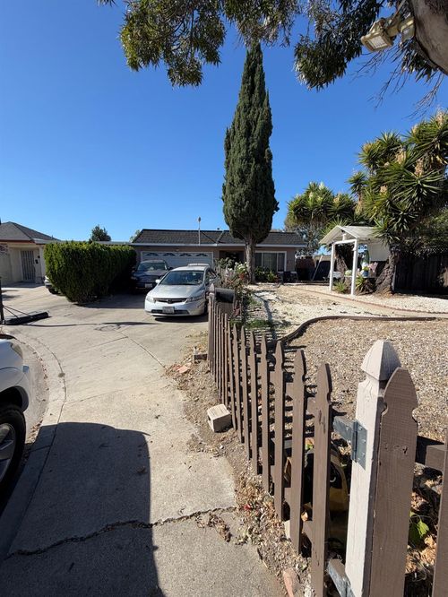 2015 Tahiti Ct, San Jose, CA, 95122-2945 | Card Image