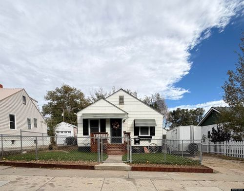 605 12th St, Rawlins, WY, 82301-5225 | Card Image