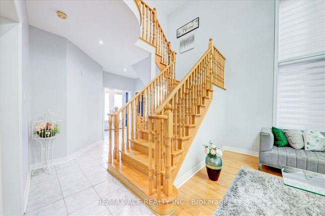 62 Saffron Cres, House other with 6 bedrooms, 5 bathrooms and 4 parking in Brampton ON | Image 7