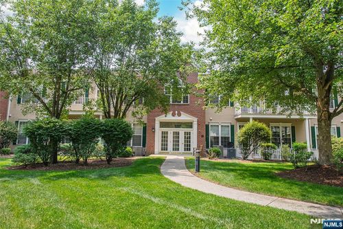 1106 Four Seasons Dr, Wayne, NJ, 07470-1951 | Card Image