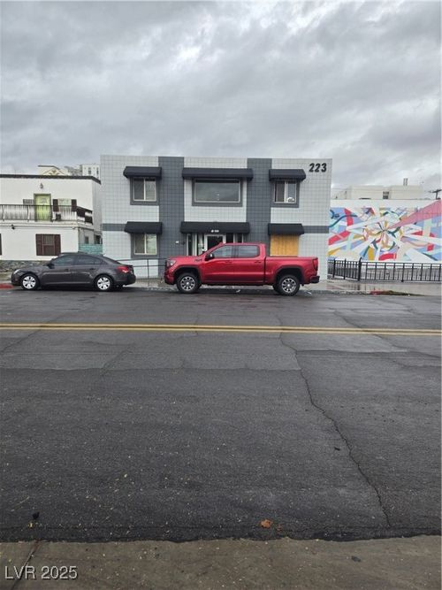 205-223 N 9th St, Las Vegas, NV, 89101-4263 | Card Image