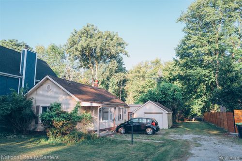 206 Bernstadt St, Novi, MI, 48377-1917 | Card Image