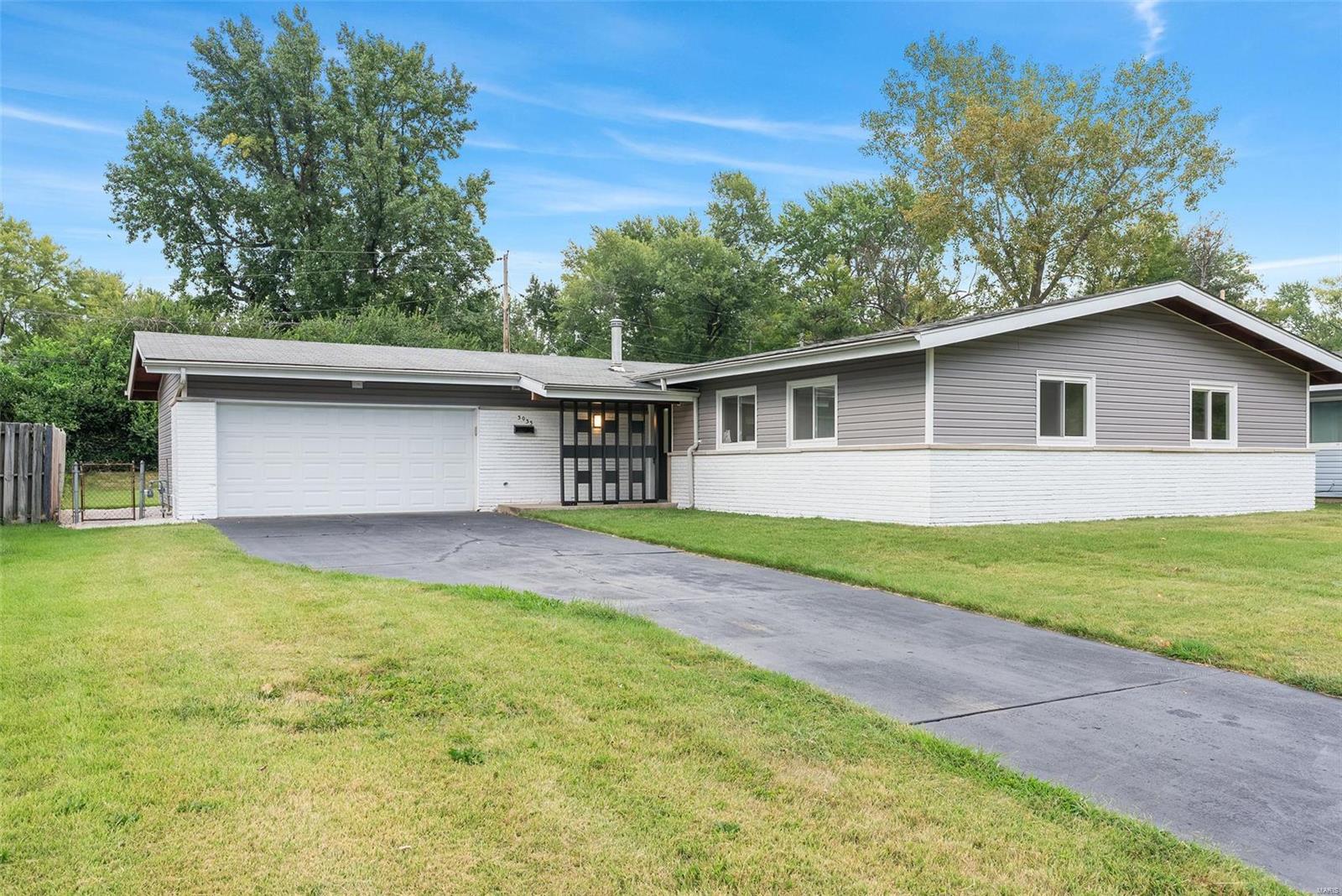 Newgate Dr, Florissant, MO 63033