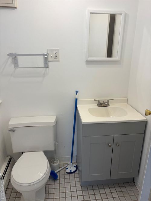 892 Pine Ave, West Islip, NY, 11795-2609 | Card Image