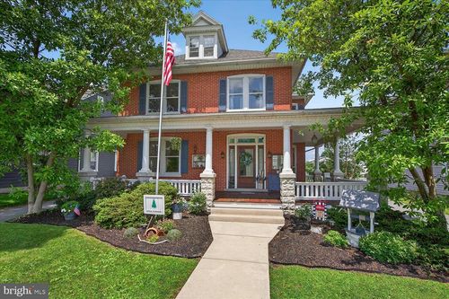 1039 E Main St, NEW HOLLAND, PA, 17557-9614 | Card Image