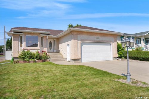 1550 Athabasca St W, Moose Jaw, SK, S6H7K4 | Card Image