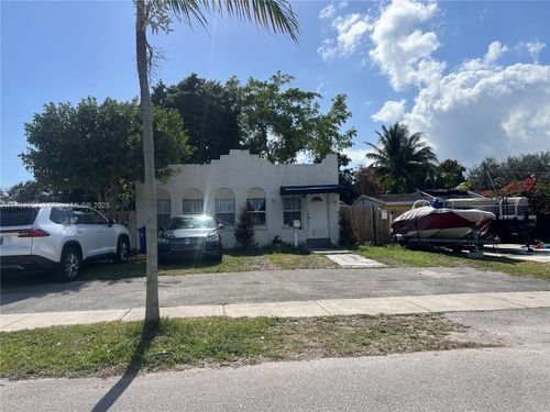 1482 Ne 174th St, North Miami Beach, FL, 33162-1353 | Card Image