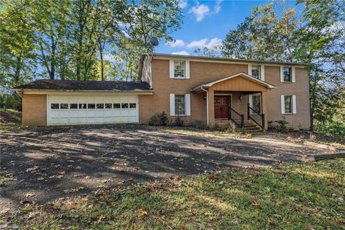 482 Cross Creek Dr, Mount Airy, NC, 27030-9193 | Card Image