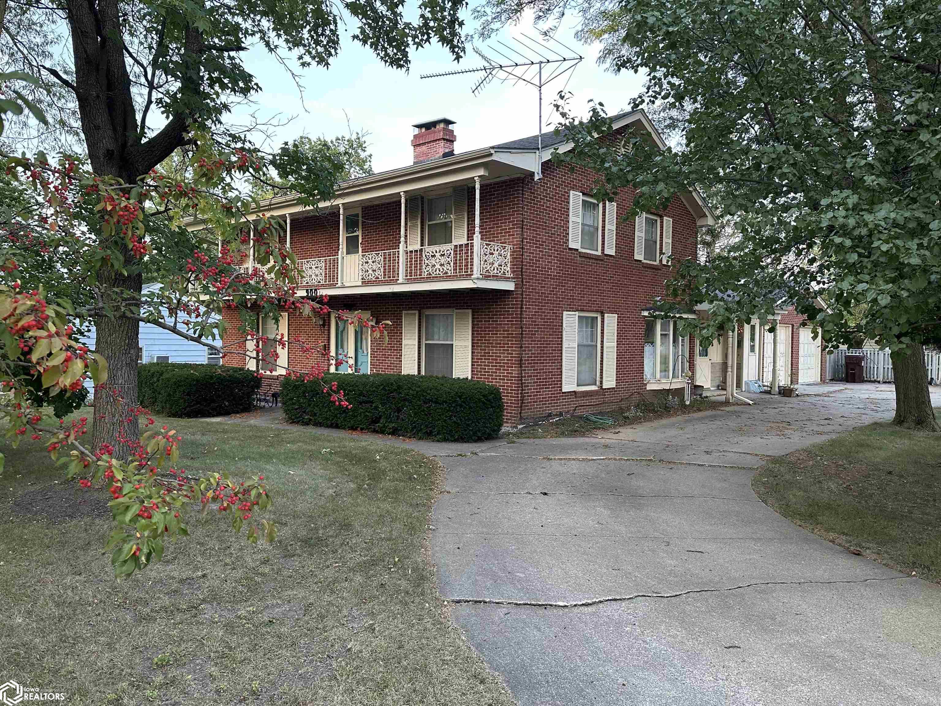 Grand St, Chariton, IA 50049