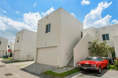 studio-6663 Nw 103rd Pkwy, Doral, FL, 33178-3262 | Card Image