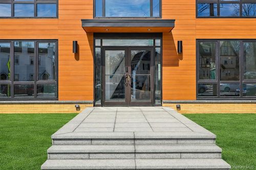 202-325 Manville Rd, Pleasantville, NY, 10570-2122 | Card Image