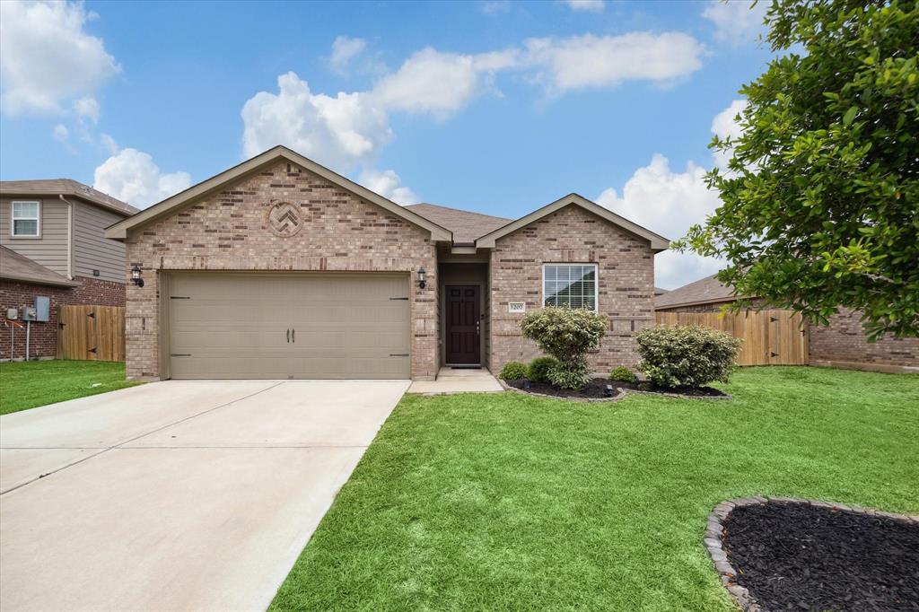 Hollow Stone Dr, Rosharon, TX 77583