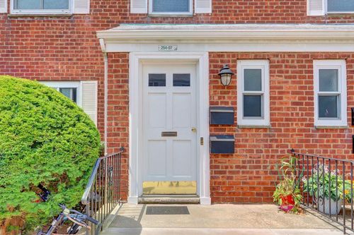 a-254 74th Ave, Glen Oaks, NY, 11004-1105 | Card Image