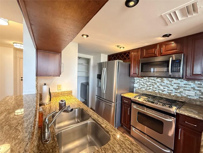 APT-1204 - 3525 Sage Rd, Condo with 2 bedrooms, 2 bathrooms and 1 parking in Houston TX | Image 12