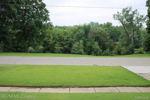 15478 Lola Dr, Redford, MI, 48239-3614 | Card Image