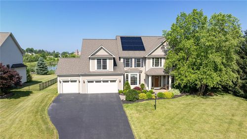 4 Crowne Pointe Dr, Penfield, NY, 14526-9579 | Card Image
